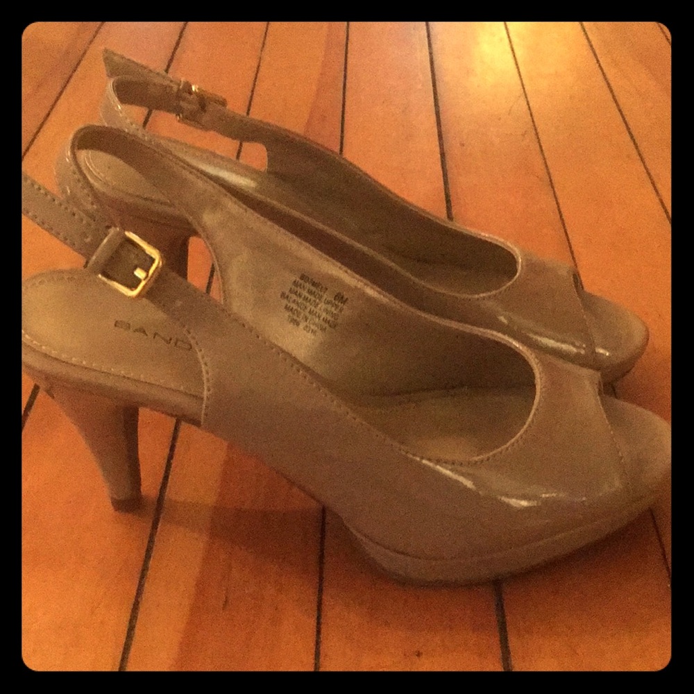 Bandolino nude peep toe sling back 3” heels